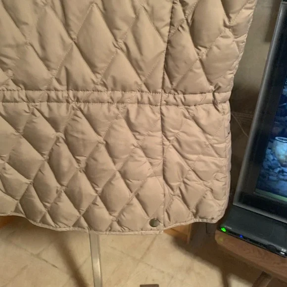 Eddie Bauer Women's Quilted Vest - Picture 6 of 9